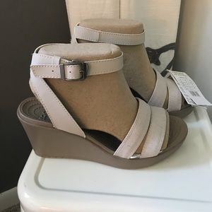 Womens Croc tan wedge sandals